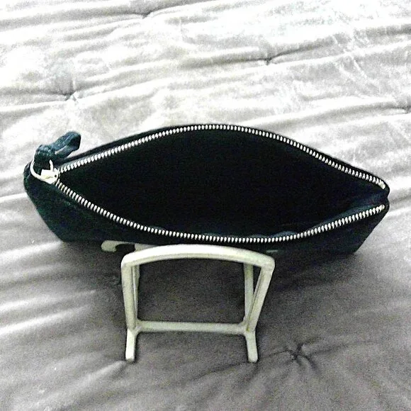 New Dolce & Gabbana Black Velvet Makeup Case Zip Cosmetic Bag Gold Sparkle Logo - Picture 4 of 4